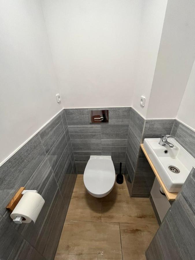 Hostel Woku Швебоджице Екстериор снимка